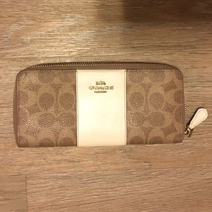 Coach Wallet/Clutch